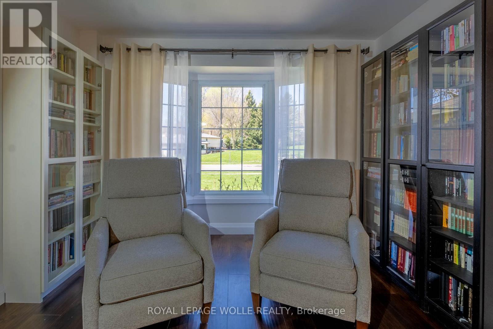 












206 WESTVALE DRIVE

,
Waterloo,




Ontario
N2T1C3

