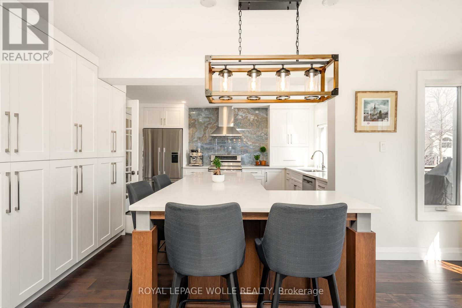 












206 WESTVALE DRIVE

,
Waterloo,




Ontario
N2T1C3

