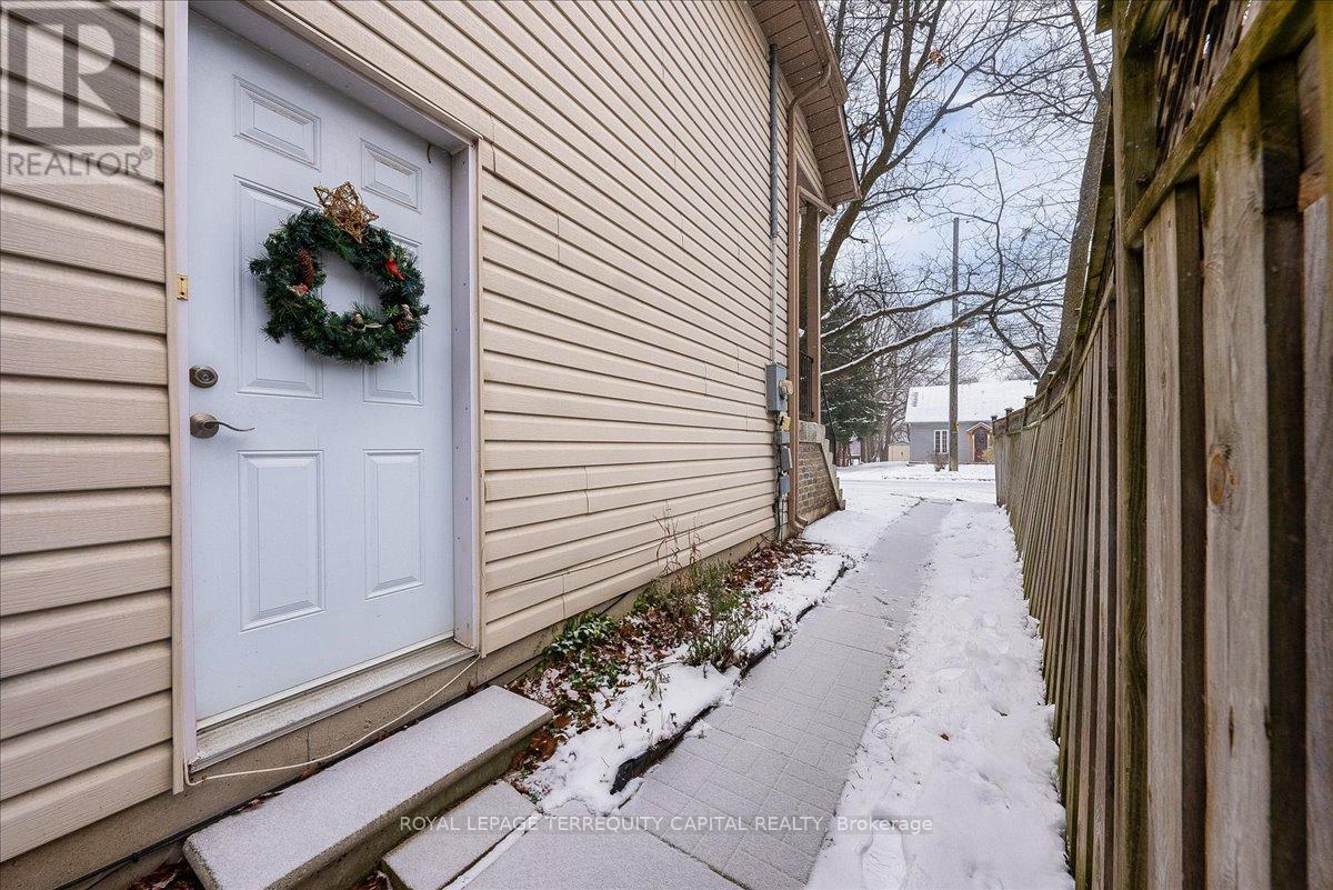 












102 HENRY STREET

,
Barrie,




Ontario
L4N1C8

