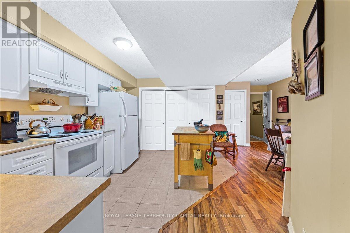 












102 HENRY STREET

,
Barrie,




Ontario
L4N1C8

