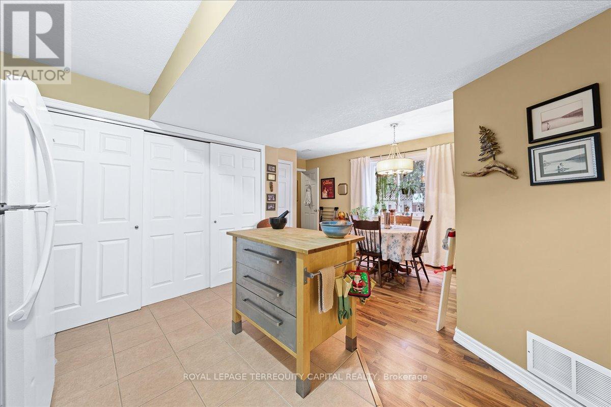 












102 HENRY STREET

,
Barrie,




Ontario
L4N1C8

