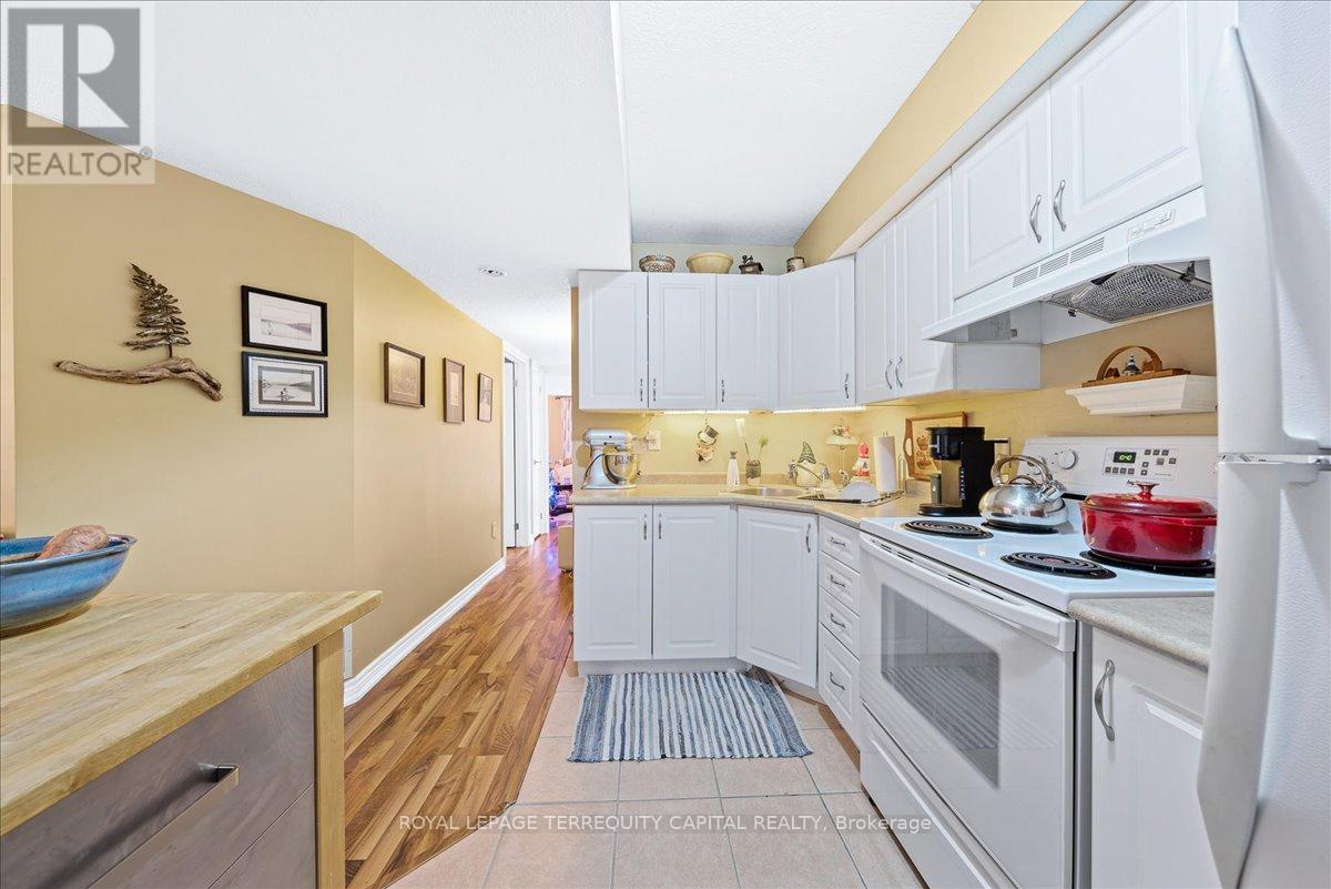 












102 HENRY STREET

,
Barrie,




Ontario
L4N1C8

