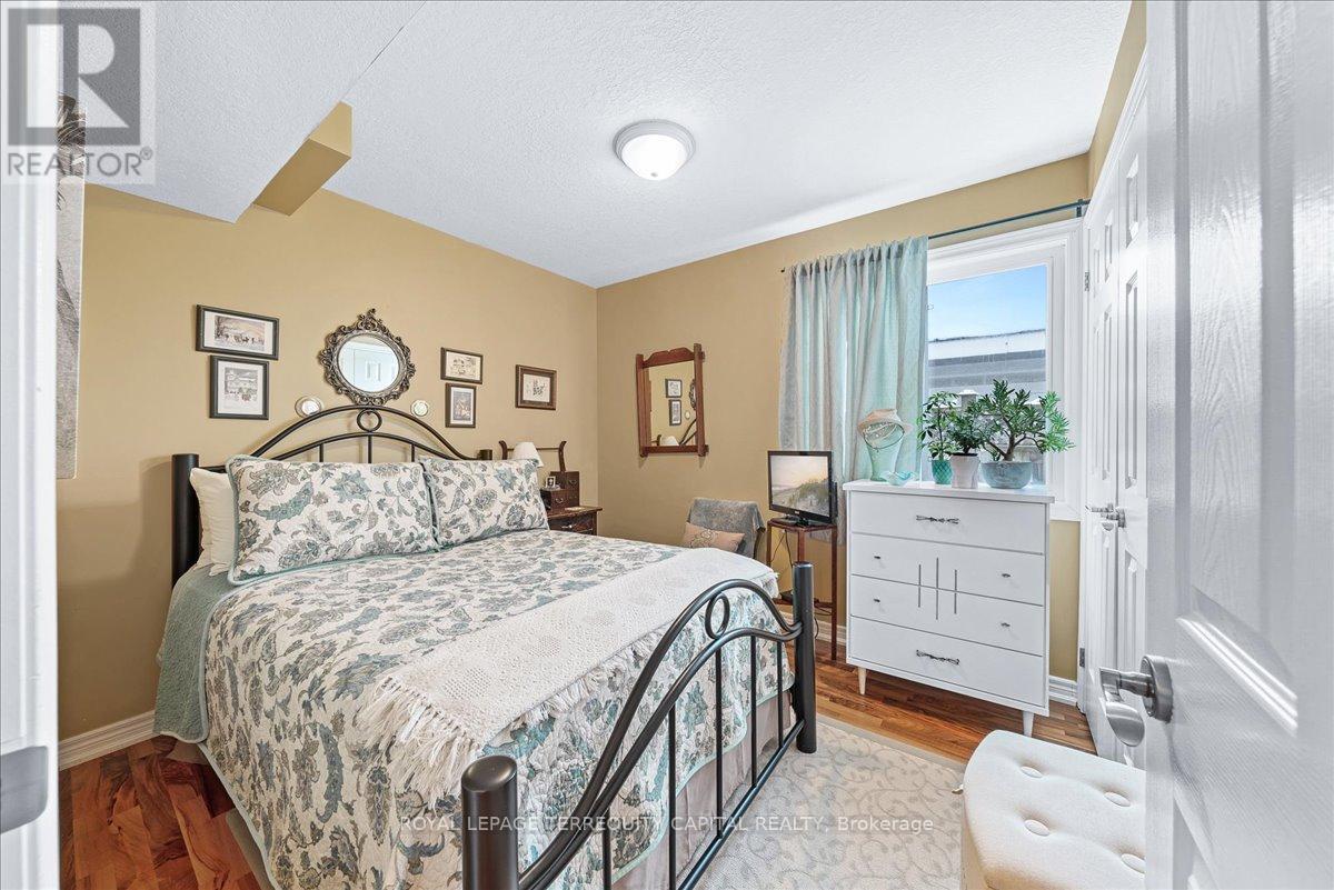 












102 HENRY STREET

,
Barrie,




Ontario
L4N1C8

