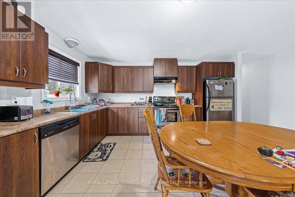 












102 HENRY STREET

,
Barrie,




Ontario
L4N1C8

