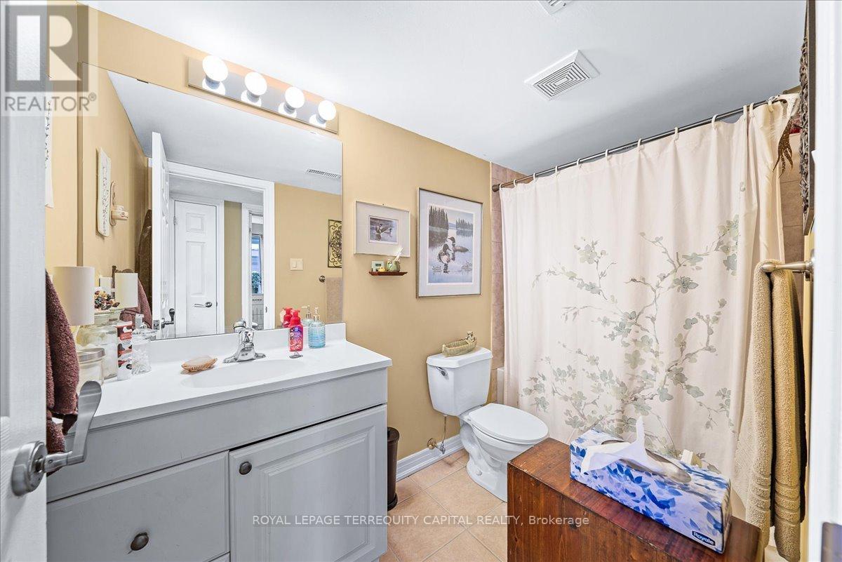 












102 HENRY STREET

,
Barrie,




Ontario
L4N1C8

