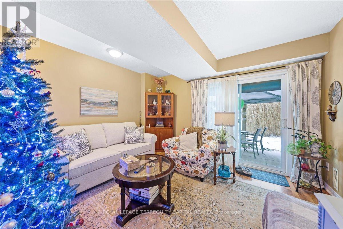 












102 HENRY STREET

,
Barrie,




Ontario
L4N1C8

