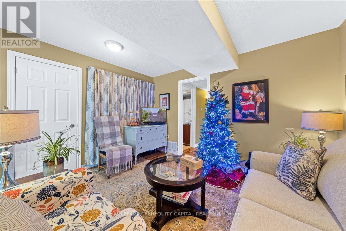 












102 HENRY STREET

,
Barrie,




Ontario
L4N1C8


