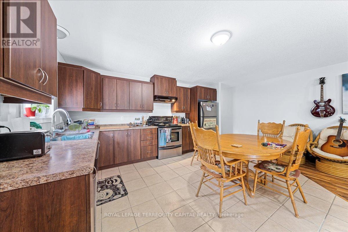 












102 HENRY STREET

,
Barrie,




Ontario
L4N1C8

