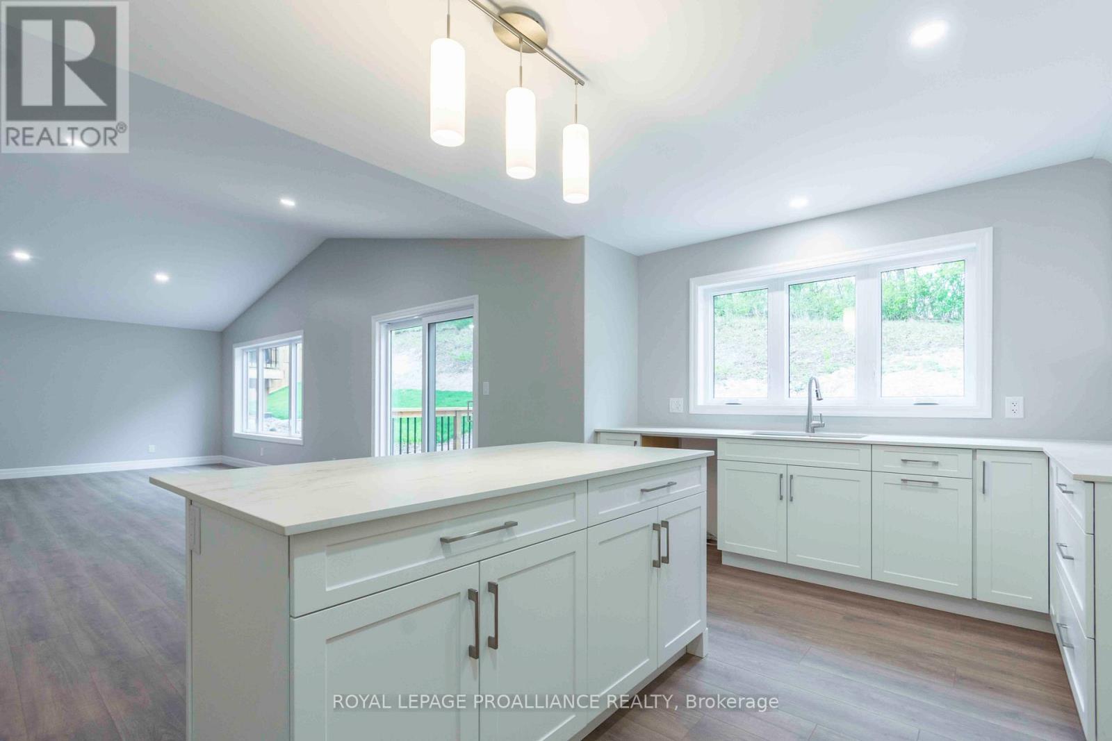 












61 MEAGAN LANE

,
Quinte West (Frankford Ward),




Ontario
K0K2C0

