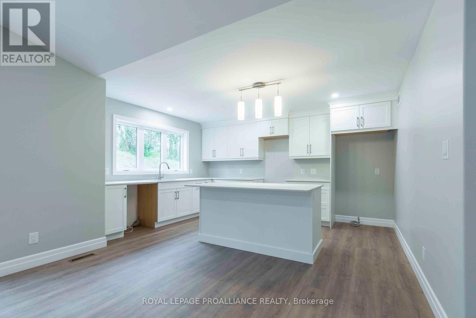 












61 MEAGAN LANE

,
Quinte West (Frankford Ward),




Ontario
K0K2C0

