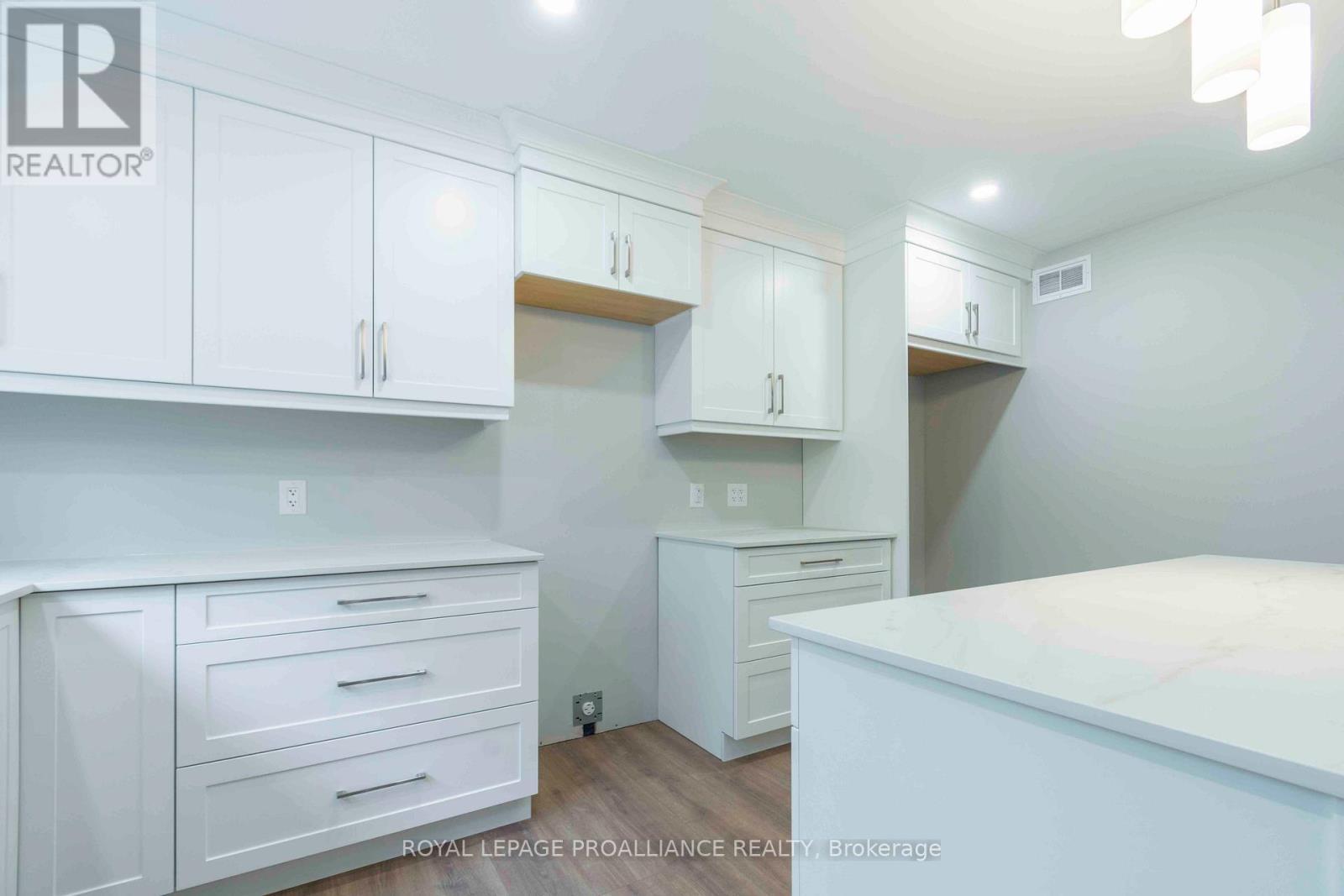 












61 MEAGAN LANE

,
Quinte West (Frankford Ward),




Ontario
K0K2C0

