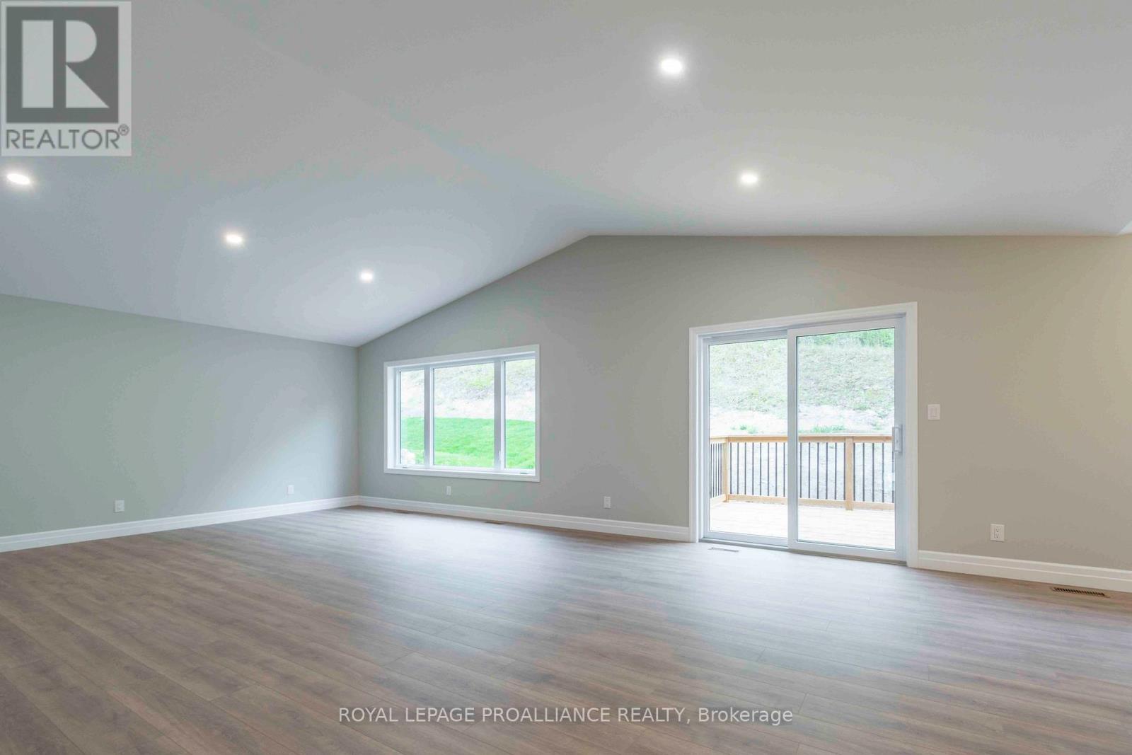 












61 MEAGAN LANE

,
Quinte West (Frankford Ward),




Ontario
K0K2C0

