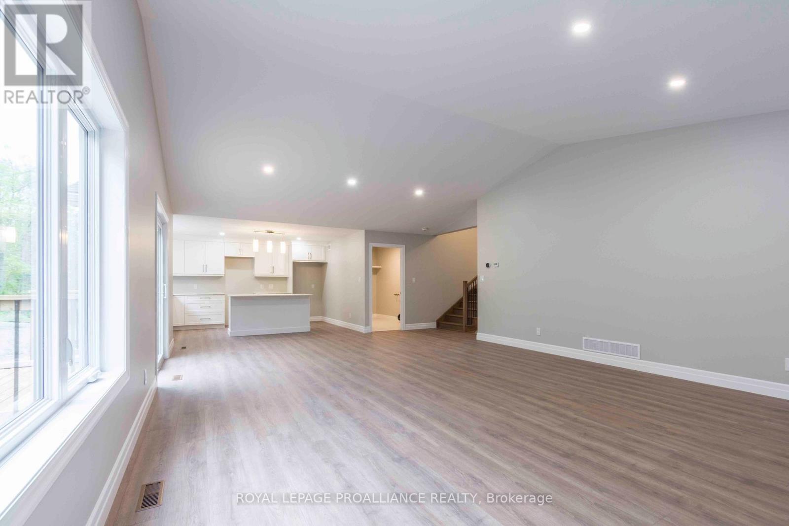 












61 MEAGAN LANE

,
Quinte West (Frankford Ward),




Ontario
K0K2C0

