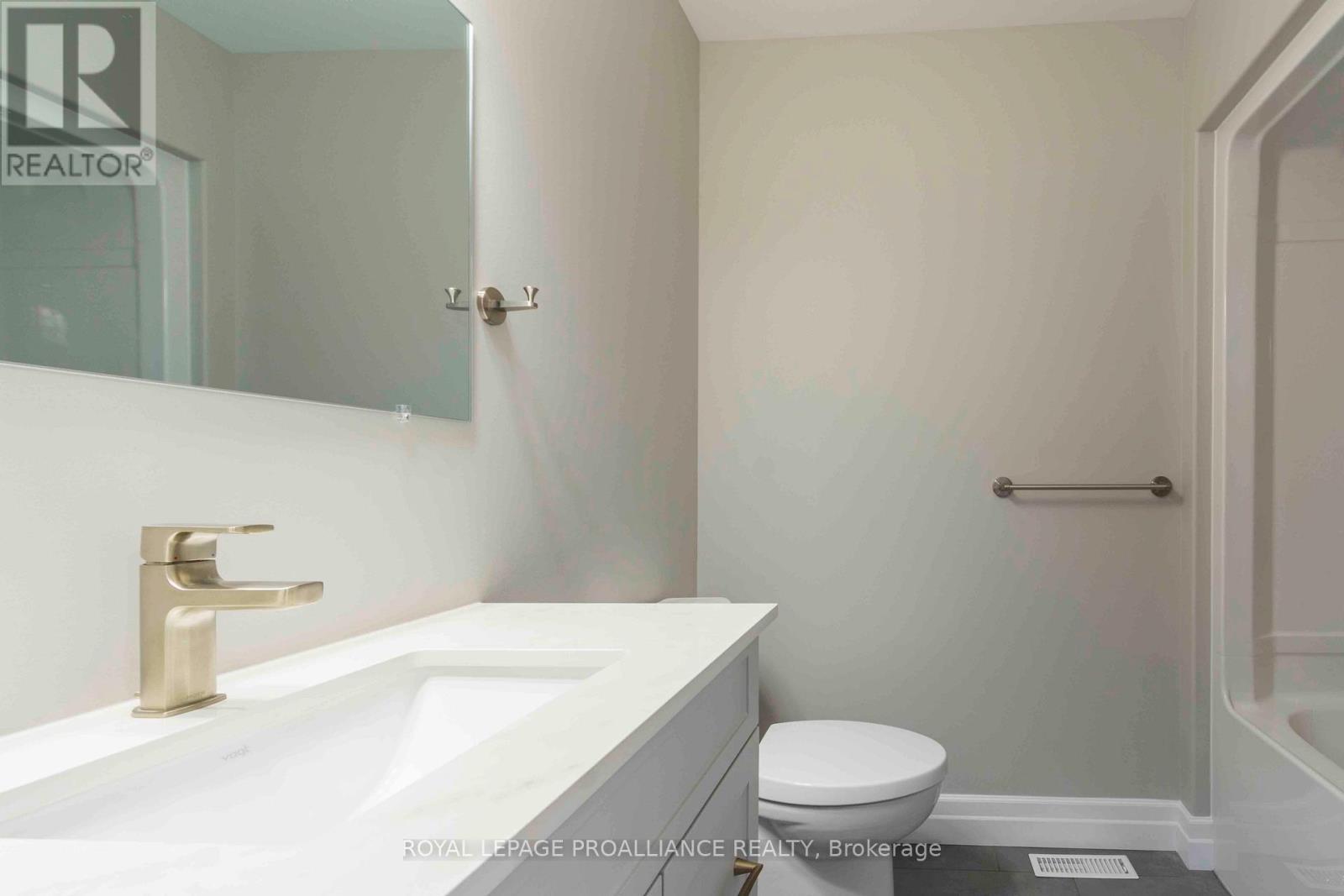 












61 MEAGAN LANE

,
Quinte West (Frankford Ward),




Ontario
K0K2C0

