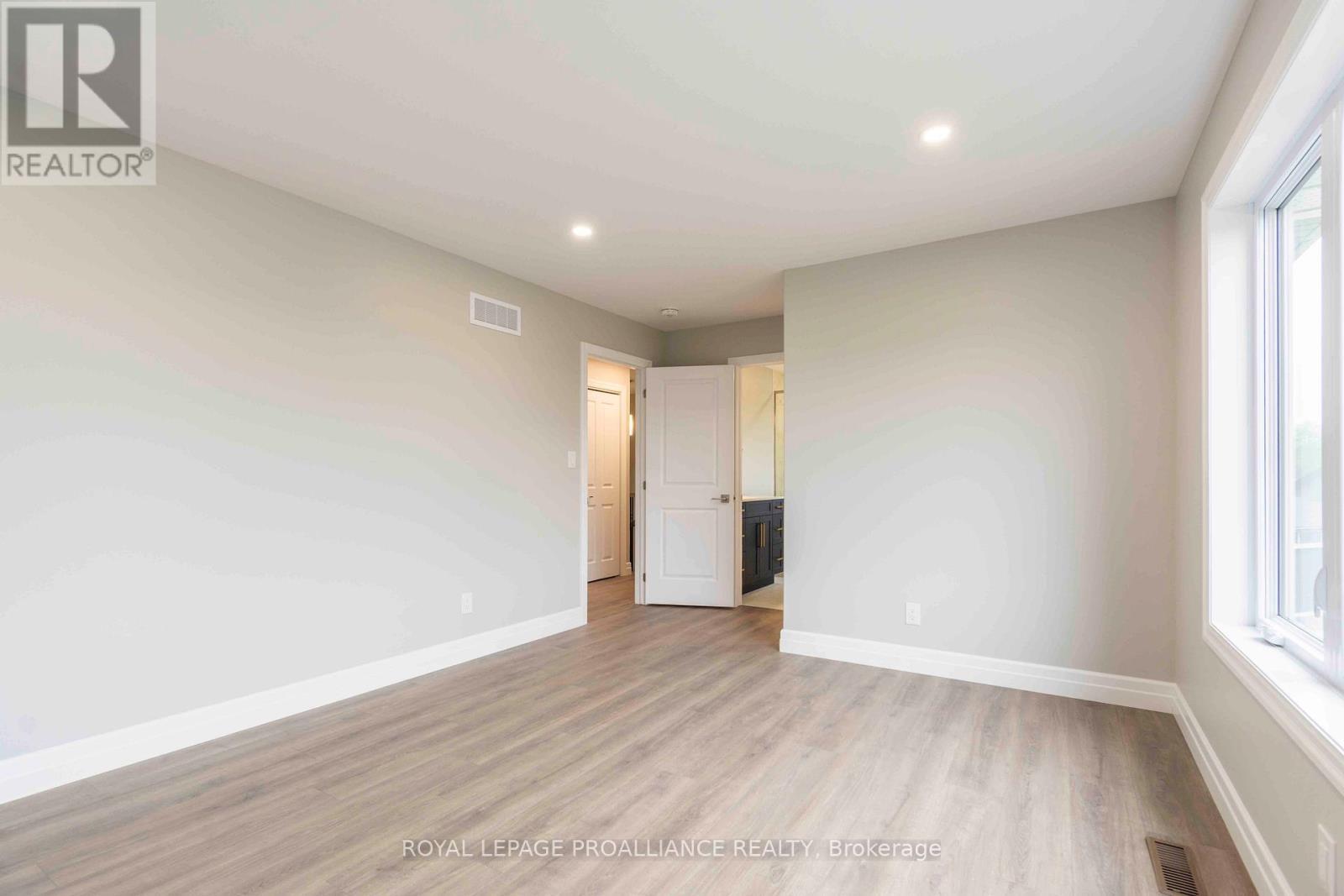 












61 MEAGAN LANE

,
Quinte West (Frankford Ward),




Ontario
K0K2C0

