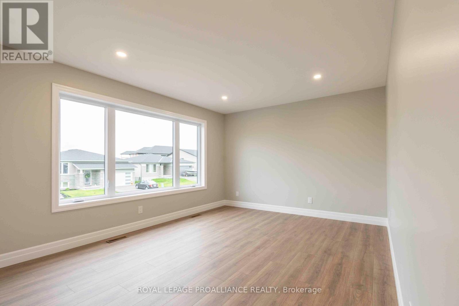 












61 MEAGAN LANE

,
Quinte West (Frankford Ward),




Ontario
K0K2C0

