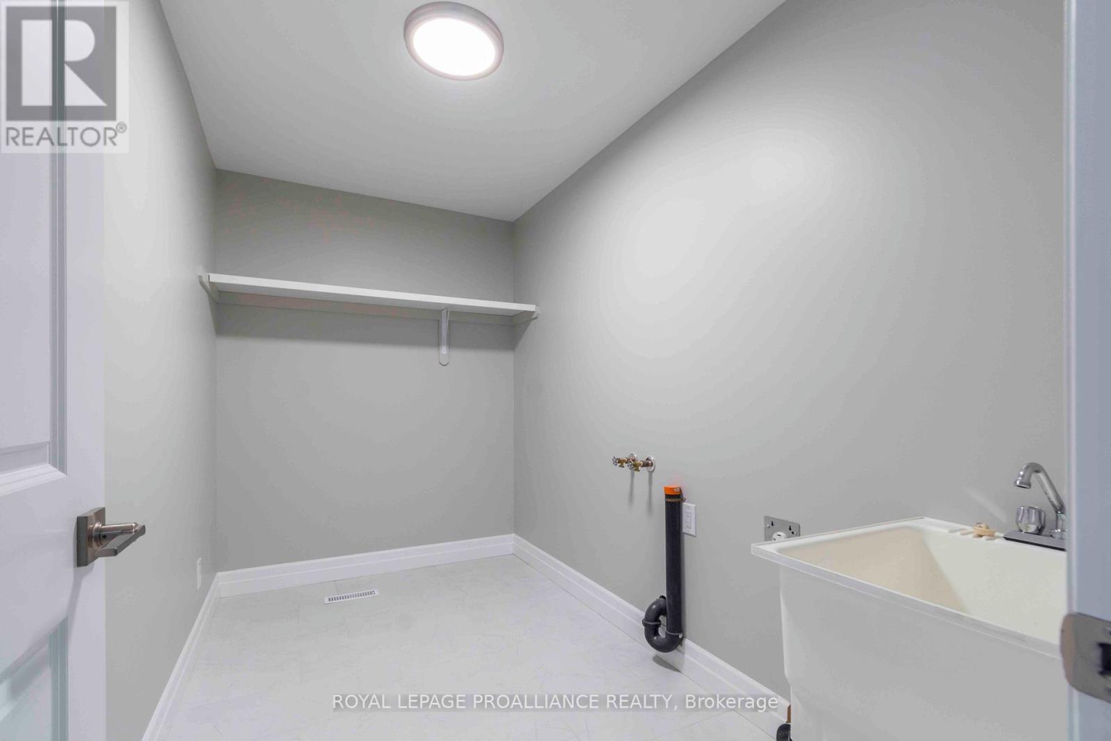 












61 MEAGAN LANE

,
Quinte West (Frankford Ward),




Ontario
K0K2C0

