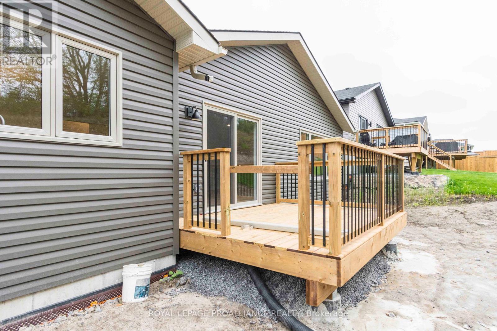 












61 MEAGAN LANE

,
Quinte West (Frankford Ward),




Ontario
K0K2C0

