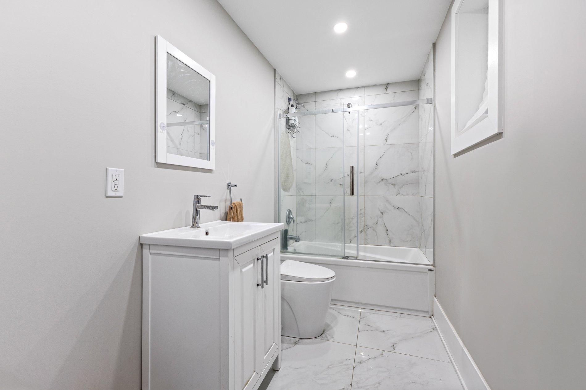 









4753

 - 4755


Av. Coolbrook

,
Montréal (Côte-des-Neiges/Notre-Dame-de-Grâce),




QC
H3X2K7

