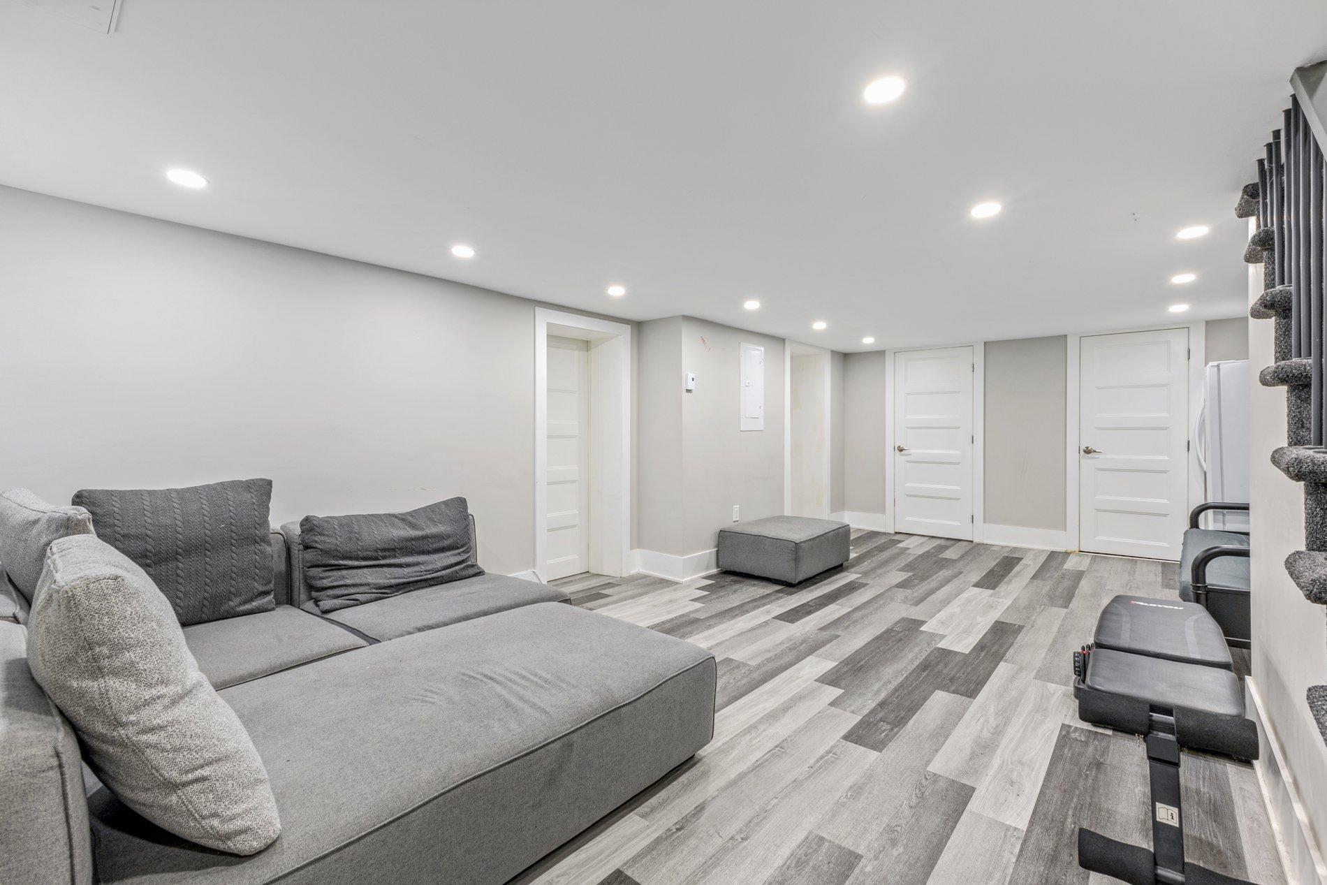 









4753

 - 4755


Av. Coolbrook

,
Montréal (Côte-des-Neiges/Notre-Dame-de-Grâce),




QC
H3X2K7

