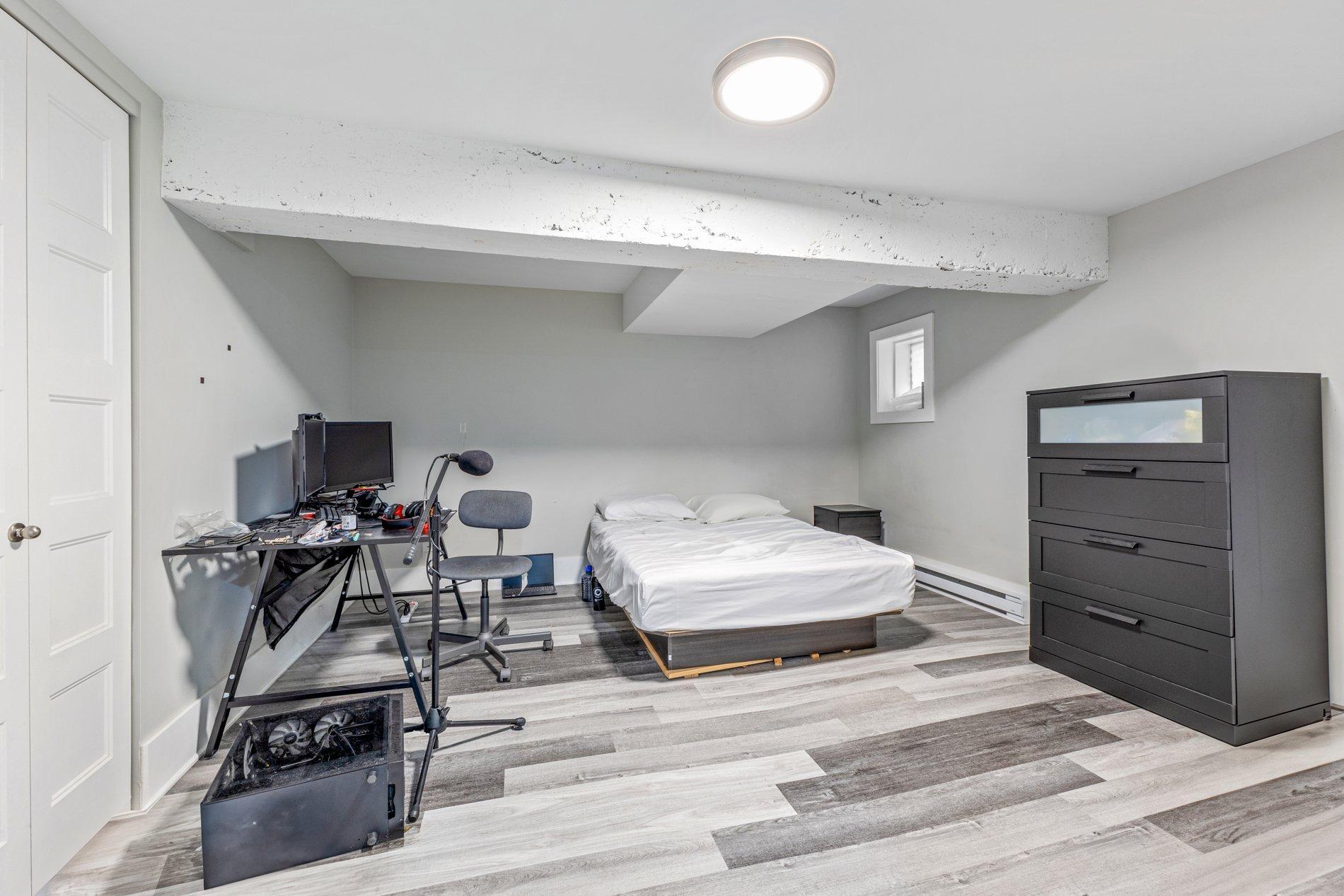 









4753

 - 4755


Av. Coolbrook

,
Montréal (Côte-des-Neiges/Notre-Dame-de-Grâce),




QC
H3X2K7

