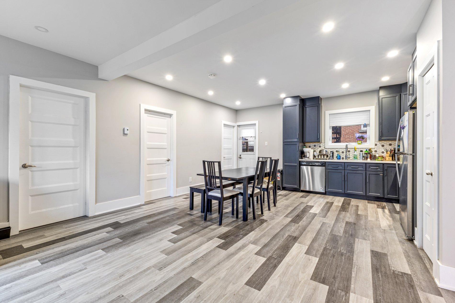 









4753

 - 4755


Av. Coolbrook

,
Montréal (Côte-des-Neiges/Notre-Dame-de-Grâce),




QC
H3X2K7

