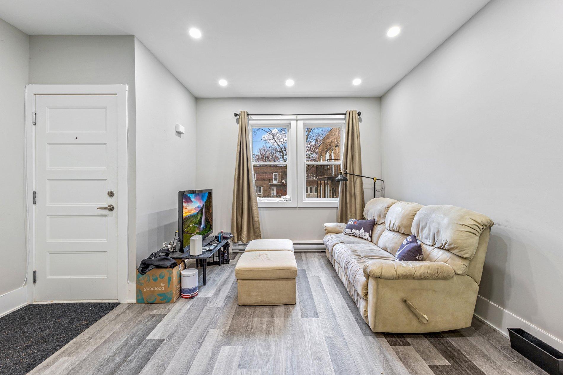 









4753

 - 4755


Av. Coolbrook

,
Montréal (Côte-des-Neiges/Notre-Dame-de-Grâce),




QC
H3X2K7

