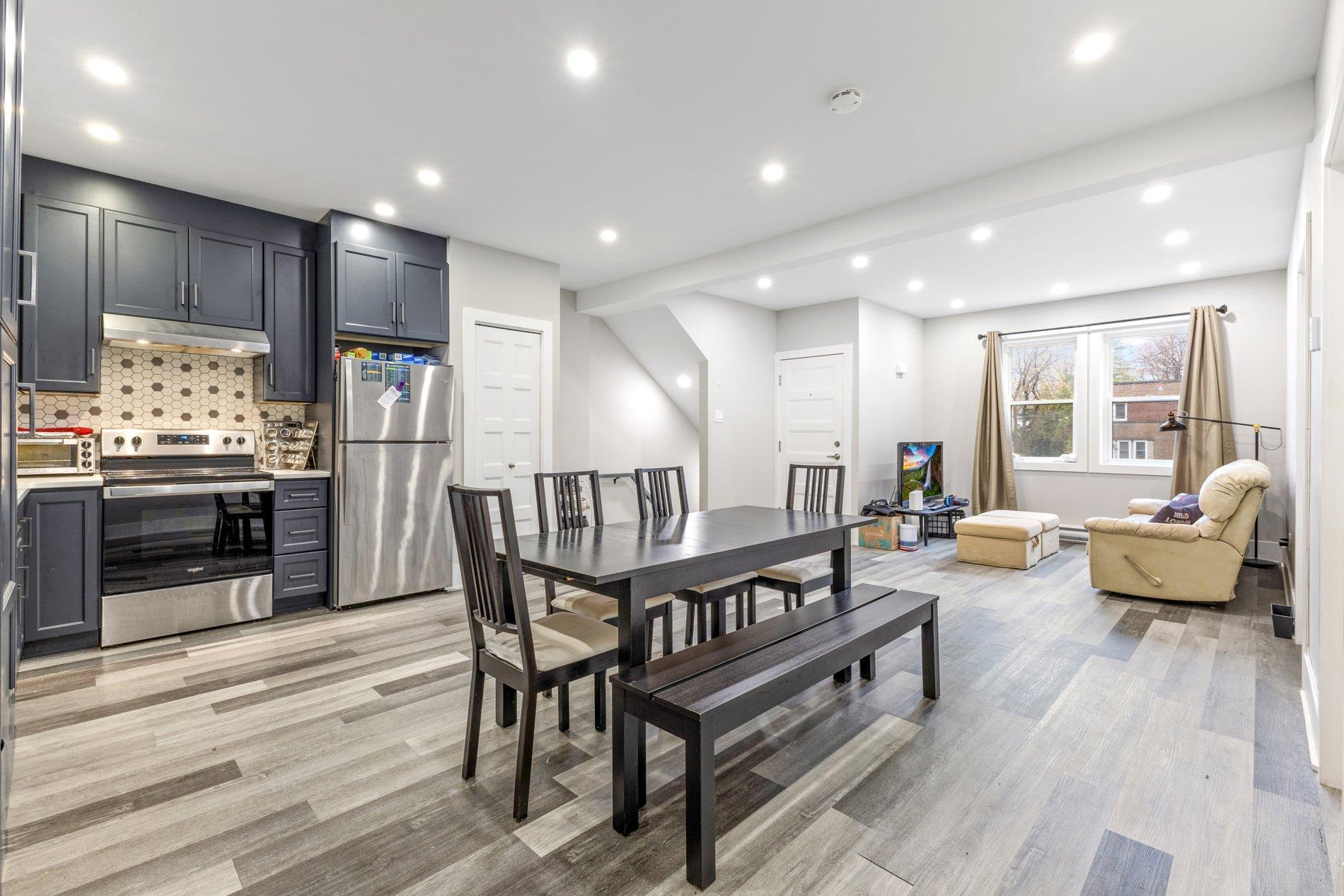 









4753

 - 4755


Av. Coolbrook

,
Montréal (Côte-des-Neiges/Notre-Dame-de-Grâce),




QC
H3X2K7

