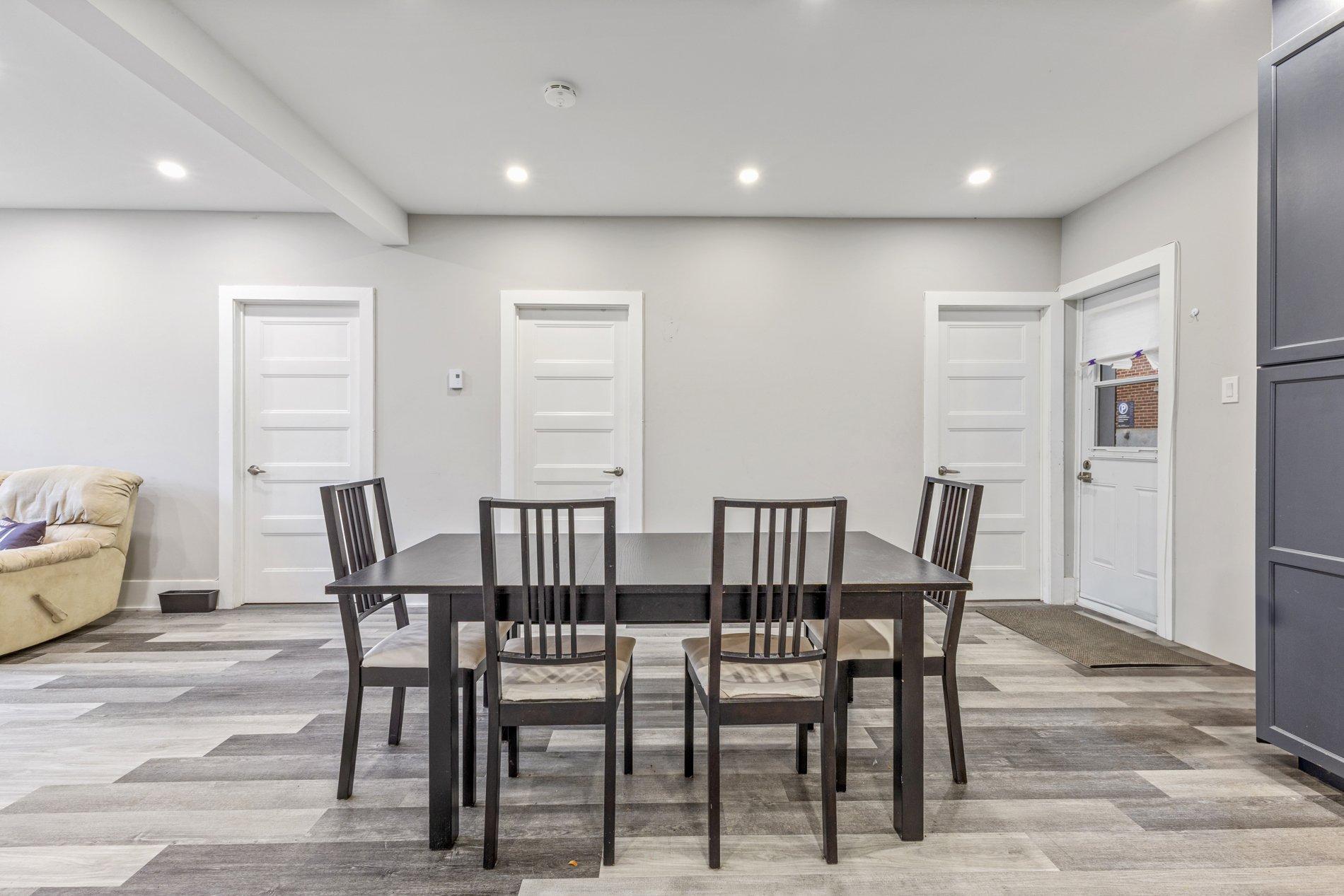









4753

 - 4755


Av. Coolbrook

,
Montréal (Côte-des-Neiges/Notre-Dame-de-Grâce),




QC
H3X2K7

