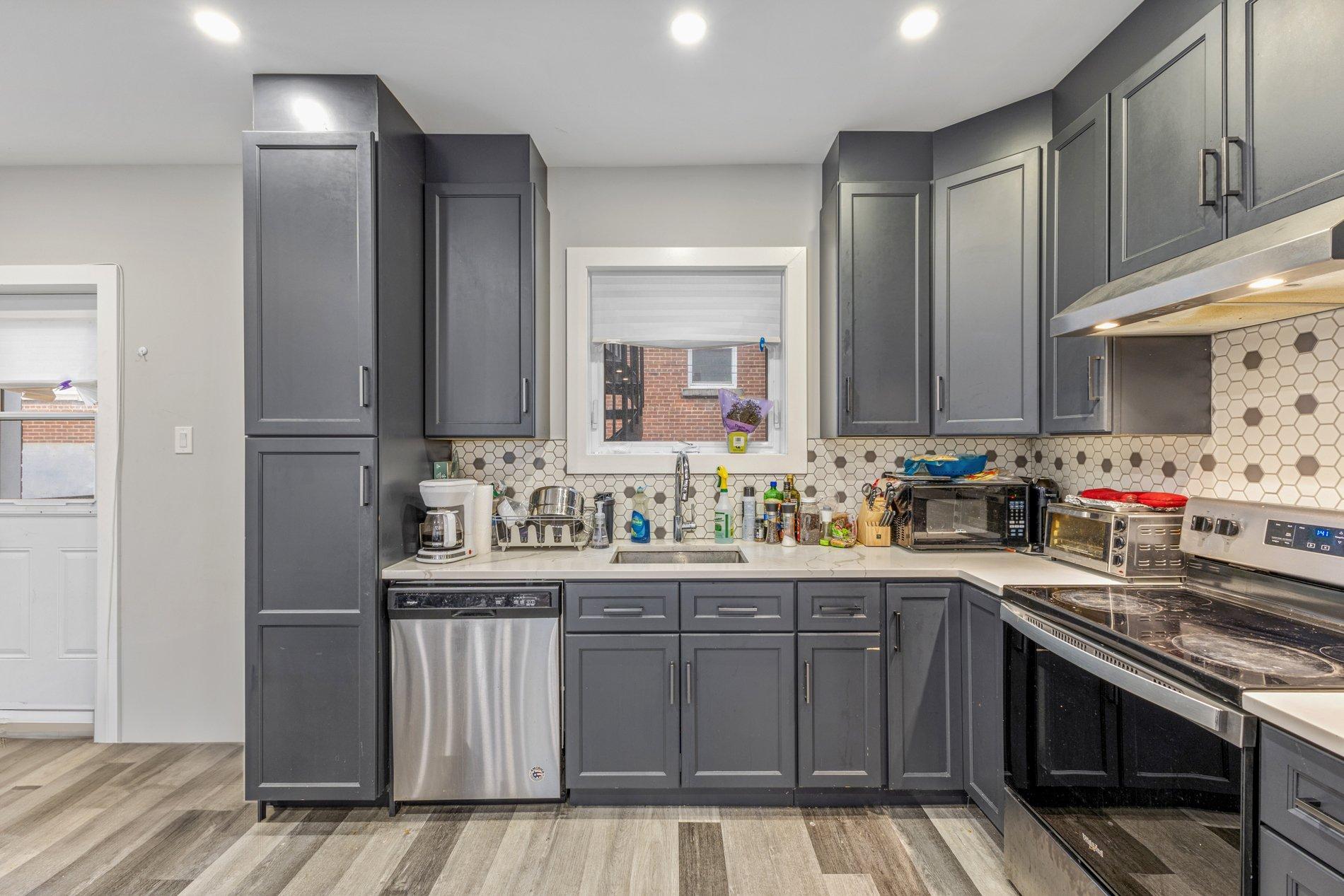 









4753

 - 4755


Av. Coolbrook

,
Montréal (Côte-des-Neiges/Notre-Dame-de-Grâce),




QC
H3X2K7

