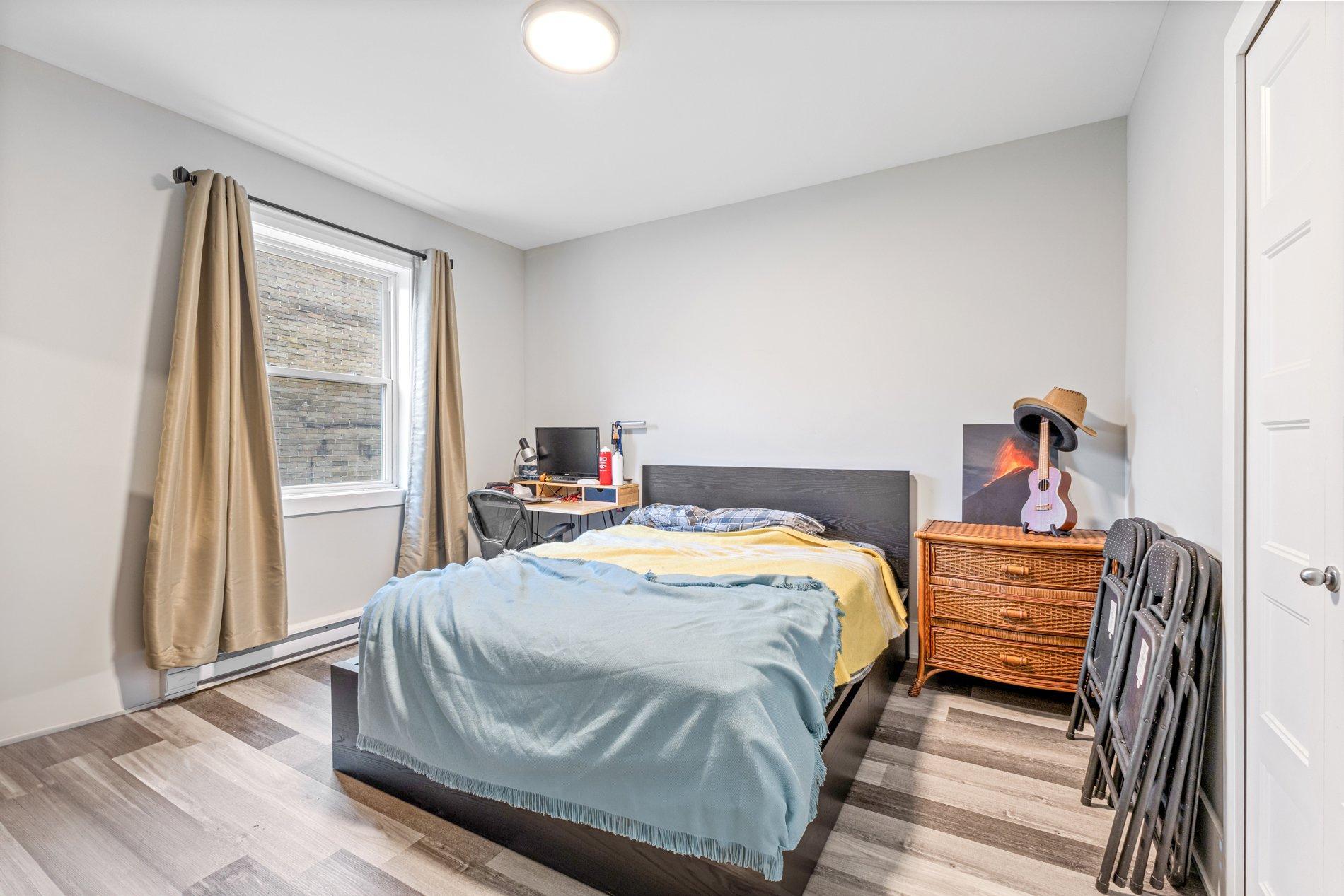 









4753

 - 4755


Av. Coolbrook

,
Montréal (Côte-des-Neiges/Notre-Dame-de-Grâce),




QC
H3X2K7

