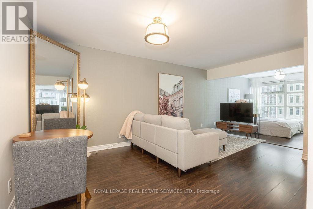 












1503 - 50 LOMBARD STREET

,
Toronto,




Ontario
M5C2X4

