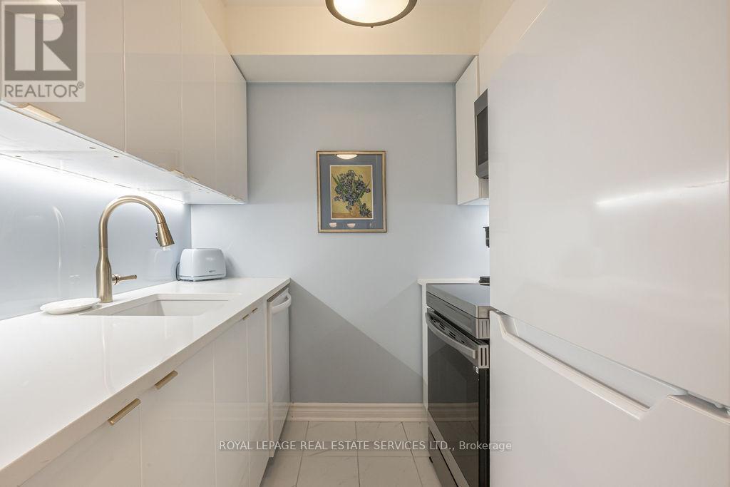 












1503 - 50 LOMBARD STREET

,
Toronto,




Ontario
M5C2X4

