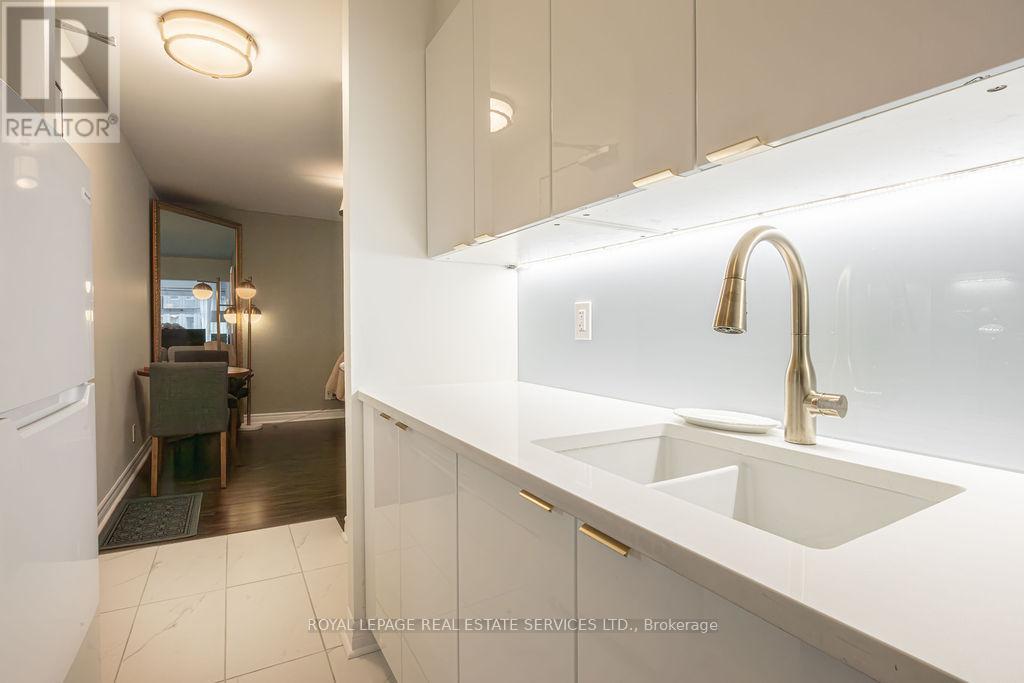 












1503 - 50 LOMBARD STREET

,
Toronto,




Ontario
M5C2X4

