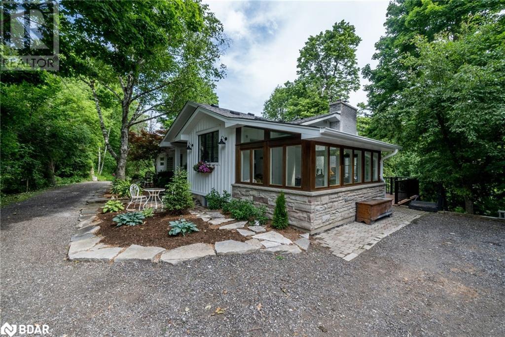 












27 TWEEDLE Street

,
Glen Williams,




Ontario
L7G3S6

