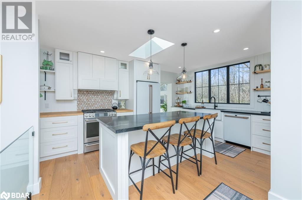 












27 TWEEDLE Street

,
Glen Williams,




Ontario
L7G3S6


