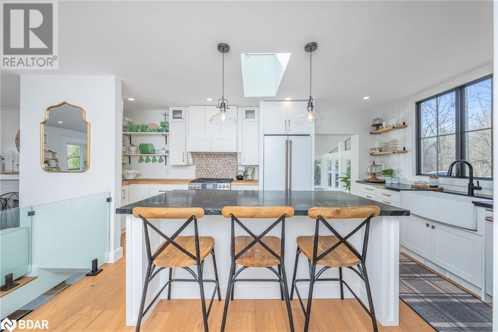 












27 TWEEDLE Street

,
Glen Williams,




Ontario
L7G3S6

