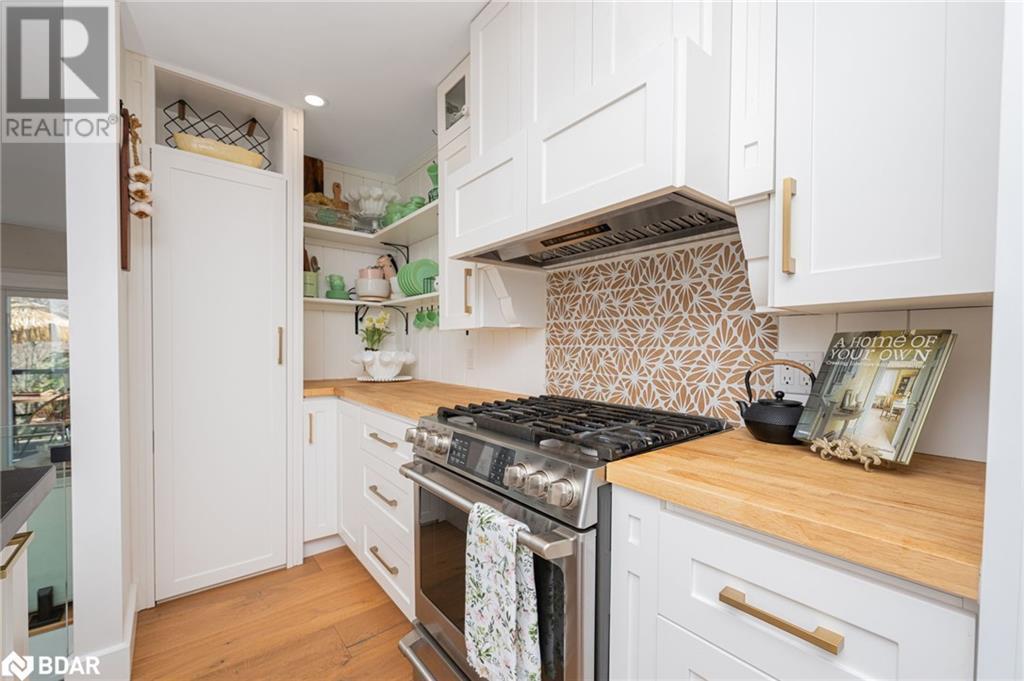 












27 TWEEDLE Street

,
Glen Williams,




Ontario
L7G3S6

