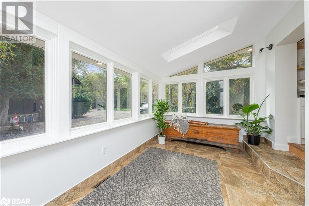 












27 TWEEDLE Street

,
Glen Williams,




Ontario
L7G3S6

