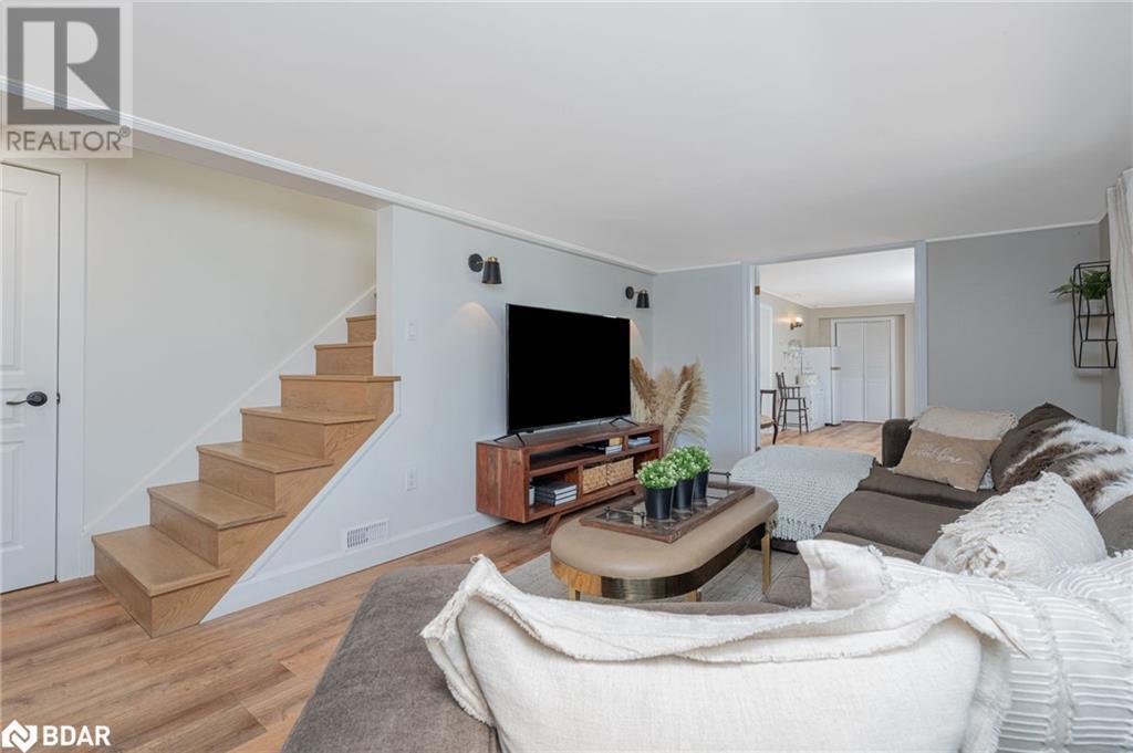 












27 TWEEDLE Street

,
Glen Williams,




Ontario
L7G3S6

