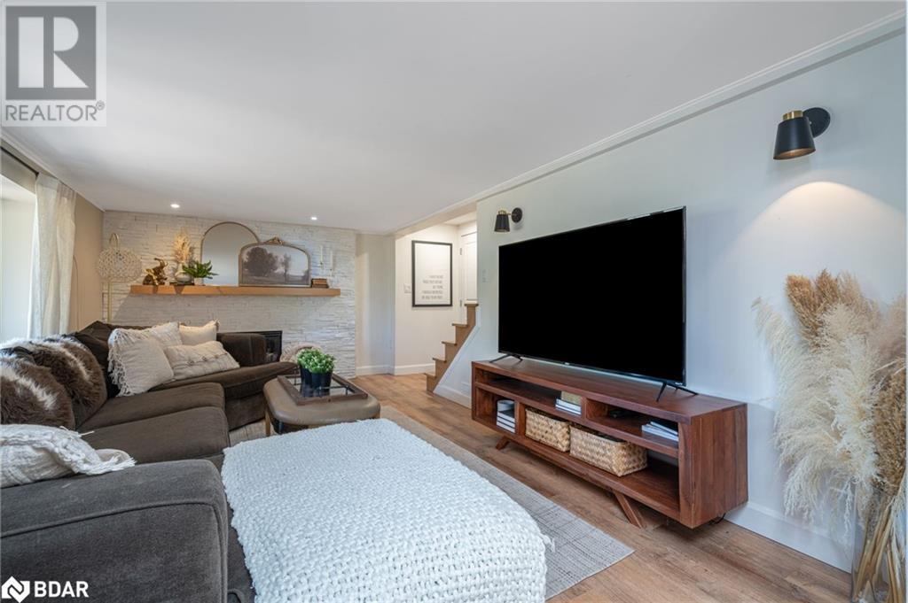 












27 TWEEDLE Street

,
Glen Williams,




Ontario
L7G3S6

