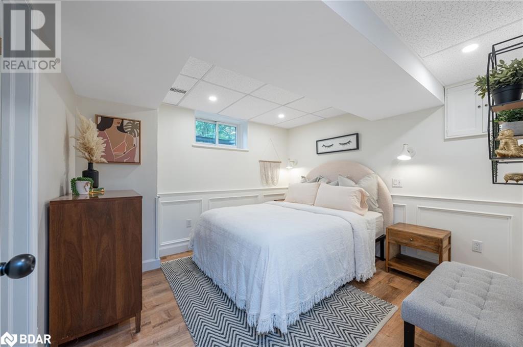 












27 TWEEDLE Street

,
Glen Williams,




Ontario
L7G3S6

