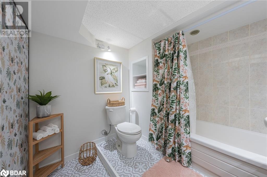 












27 TWEEDLE Street

,
Glen Williams,




Ontario
L7G3S6

