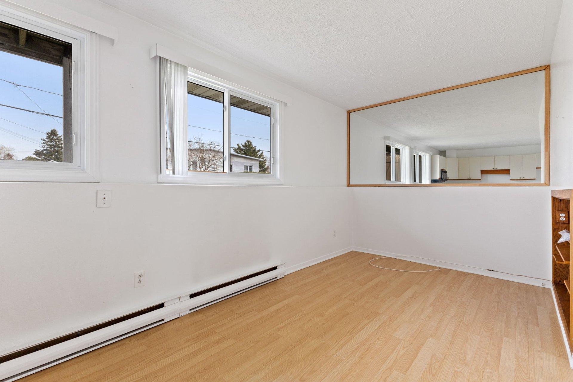 









44


Rue Montreuil

,
Gatineau (Gatineau),




QC
J8T5C8

