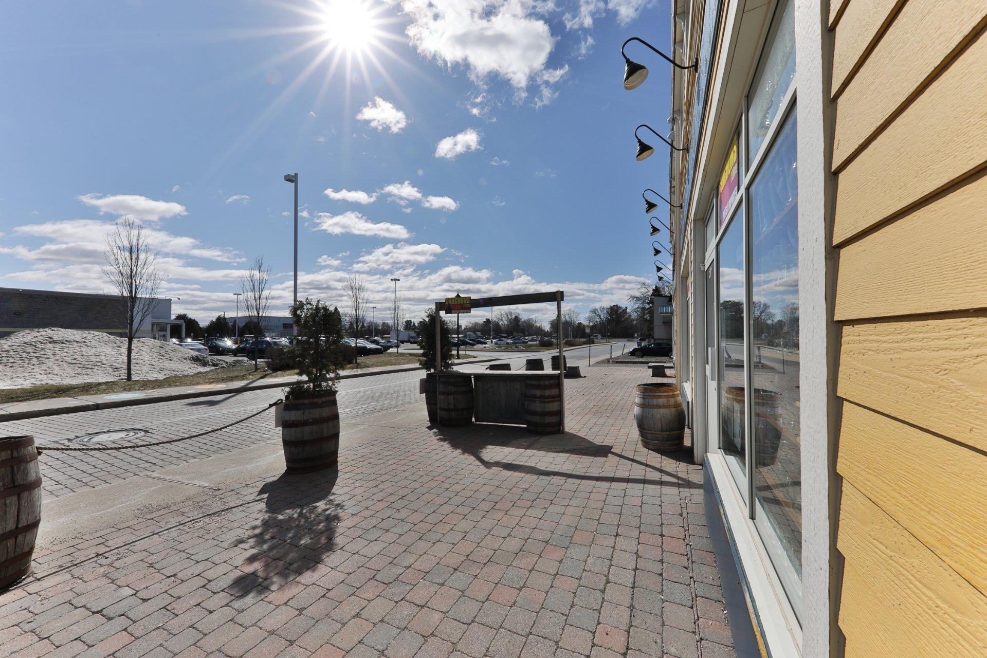 









255

 - 265


Rue Petrozza

,
Chambly,




QC
J3L3R7

