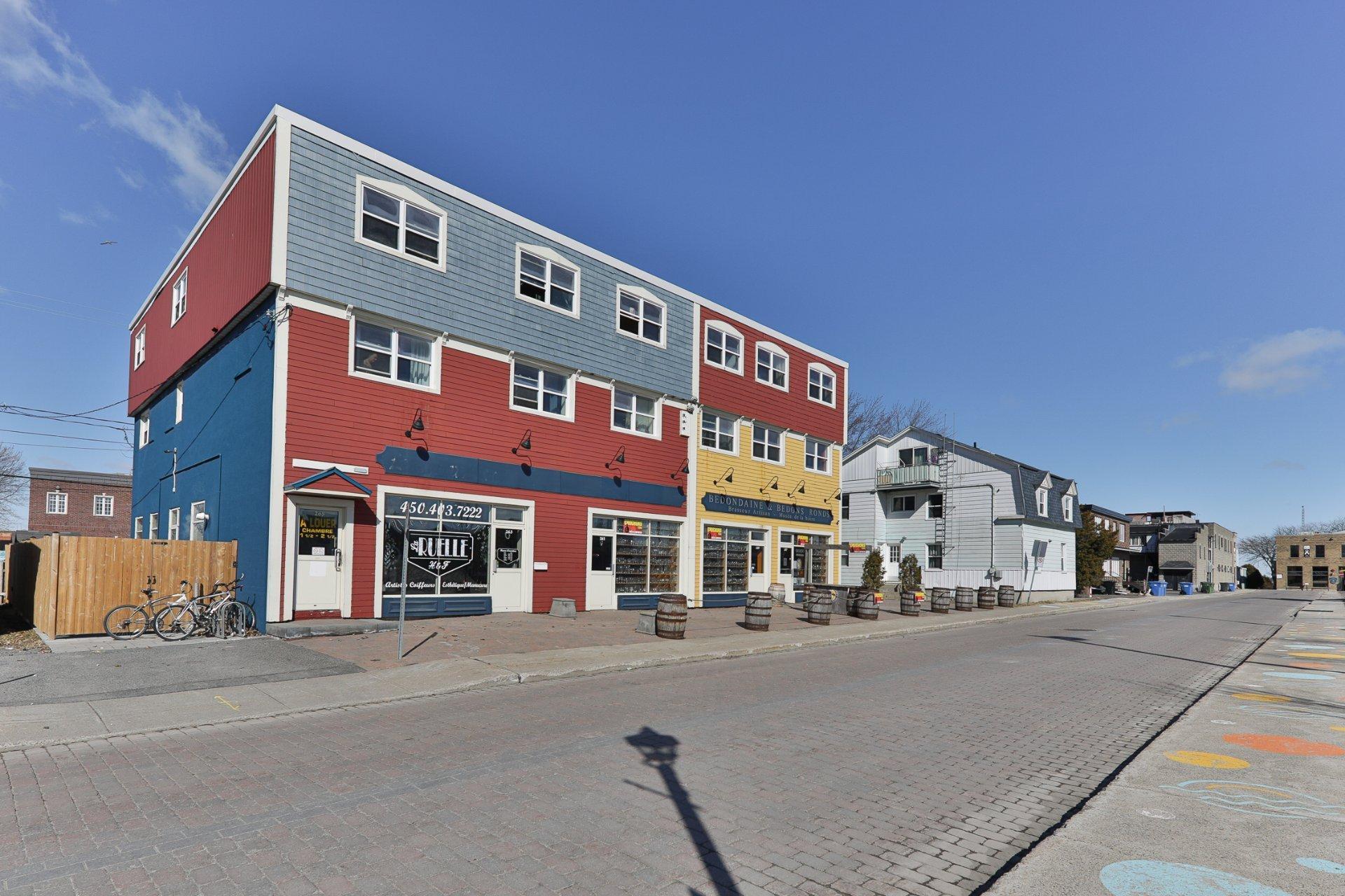 









255

 - 265


Rue Petrozza

,
Chambly,




QC
J3L3R7

