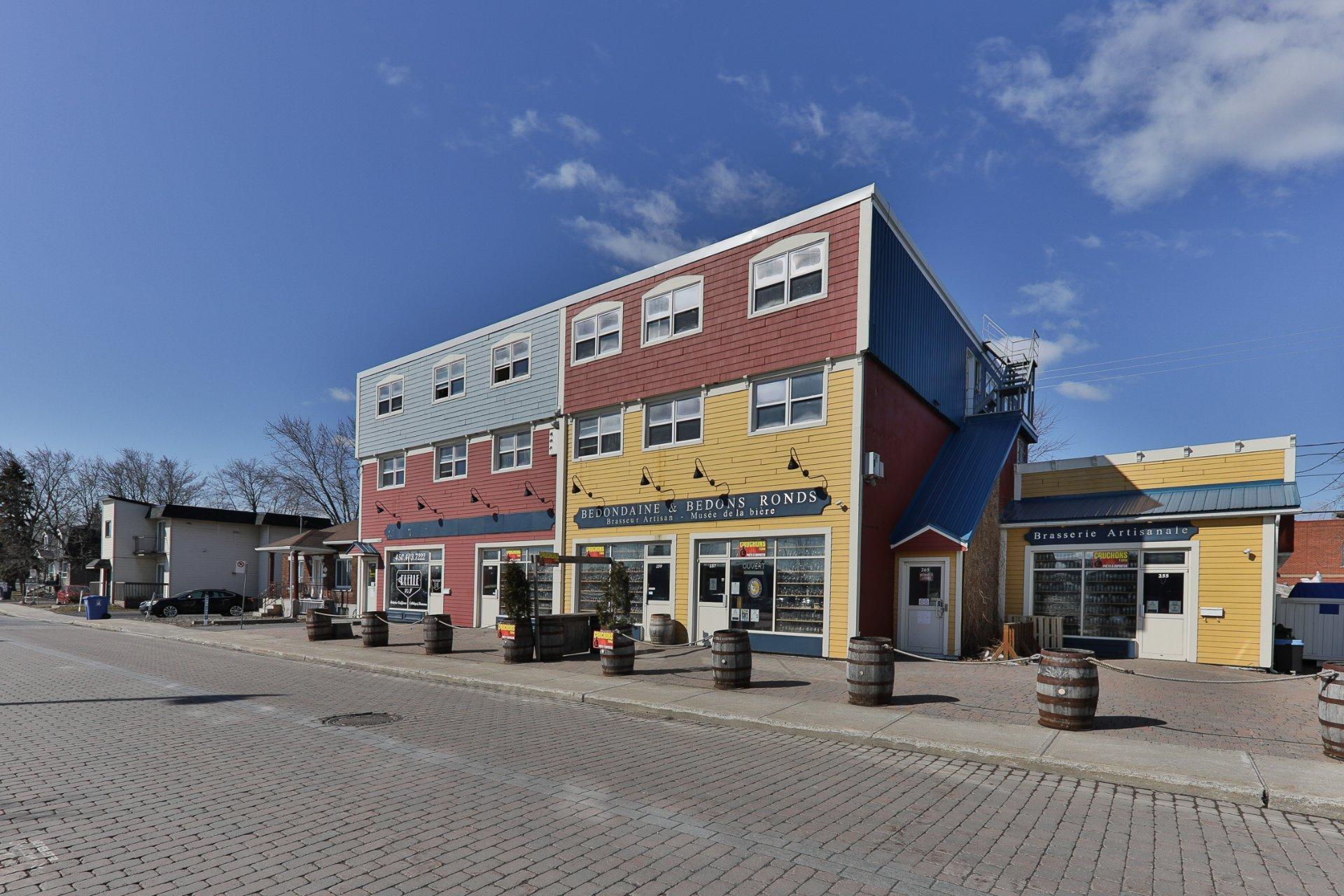 









255

 - 265


Rue Petrozza

,
Chambly,




QC
J3L3R7

