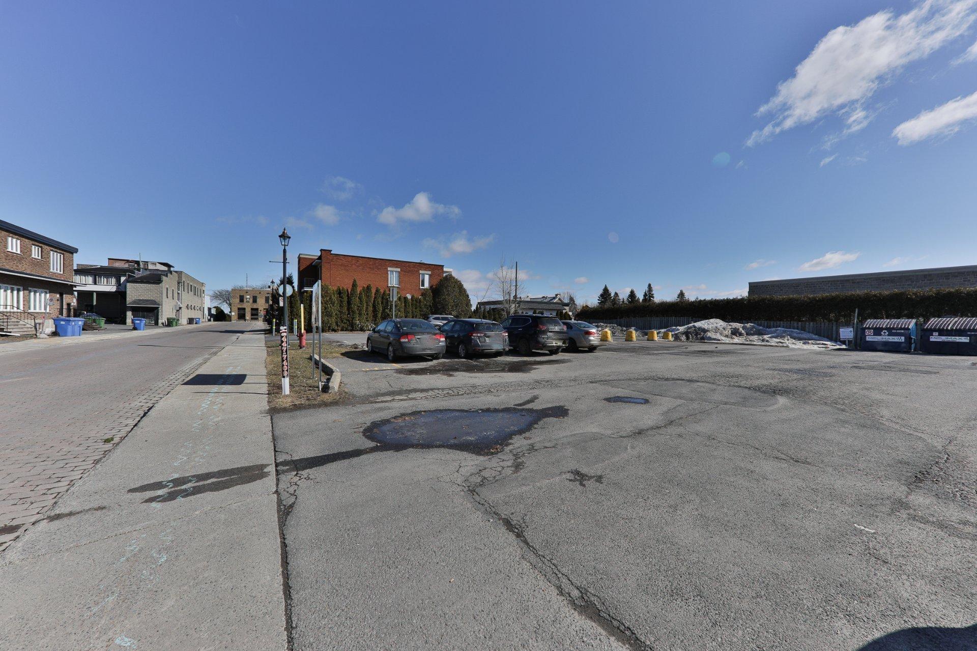 









255

 - 265


Rue Petrozza

,
Chambly,




QC
J3L3R7

