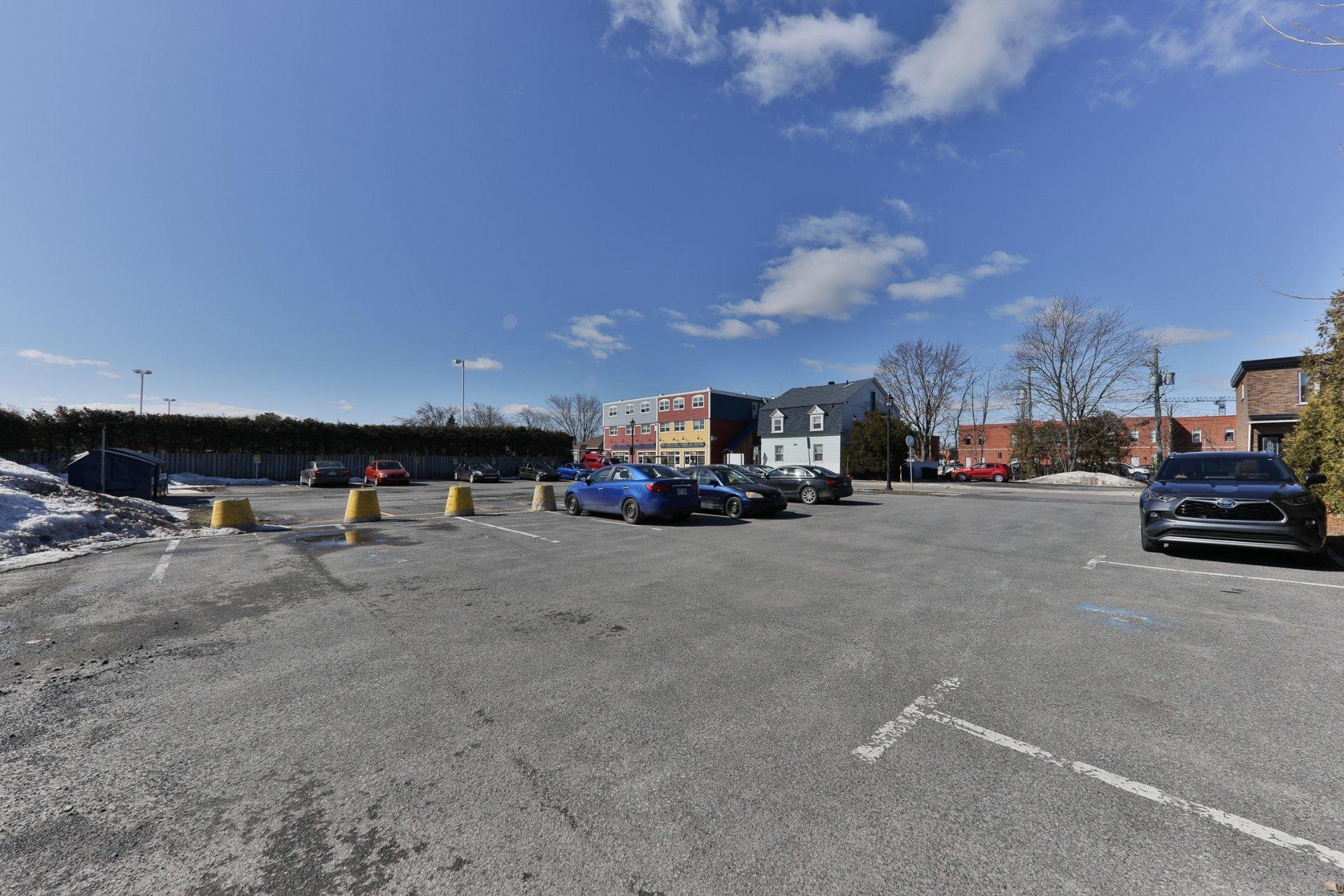 









255

 - 265


Rue Petrozza

,
Chambly,




QC
J3L3R7


