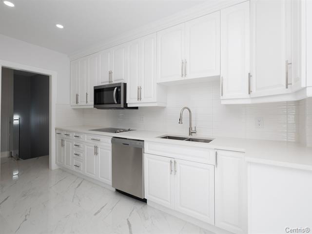 









2270


Rue Decelles

,
Saint-Laurent (Montréal),




QC
H4M1B8

